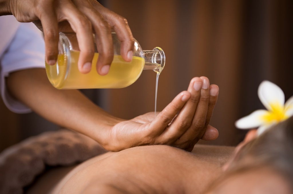 5 Top Benefits of Hot Oil Massage You Can Get